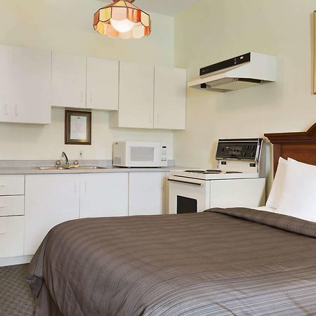 Days Inn By Wyndham Toronto East Beaches Bagian luar foto