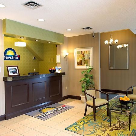 Days Inn By Wyndham Toronto East Beaches Bagian luar foto