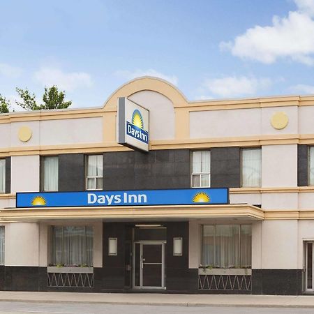 Days Inn By Wyndham Toronto East Beaches Bagian luar foto