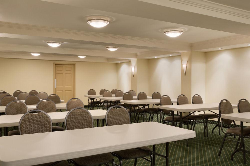 Days Inn By Wyndham Toronto East Beaches Bagian luar foto