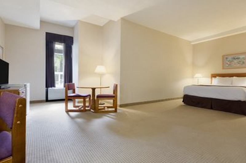 Days Inn By Wyndham Toronto East Beaches Bagian luar foto