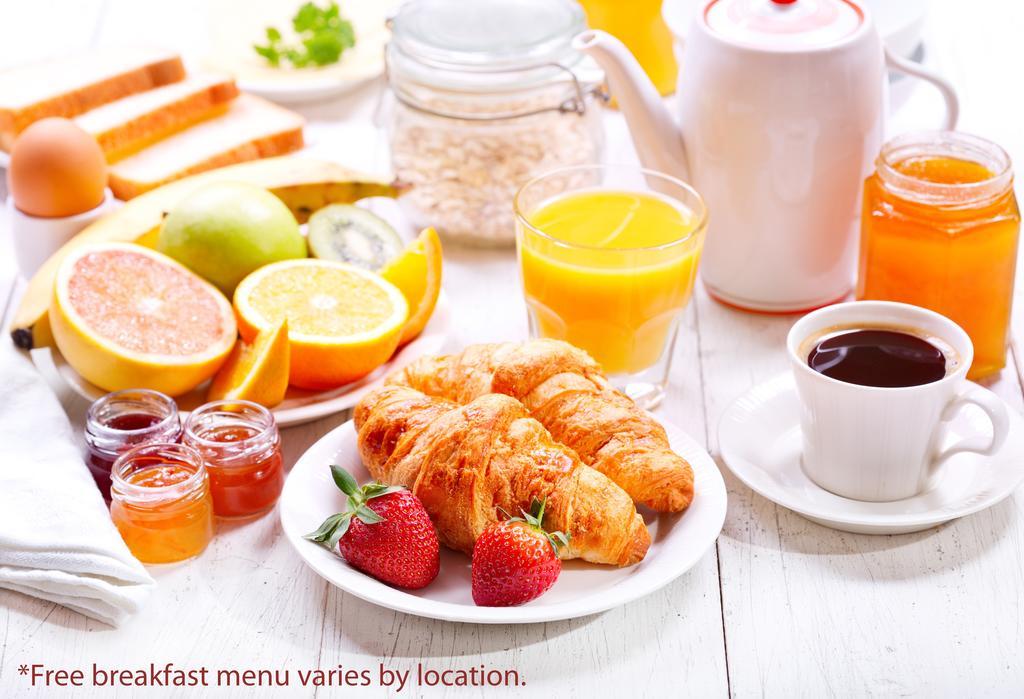 Days Inn By Wyndham Toronto East Beaches Bagian luar foto