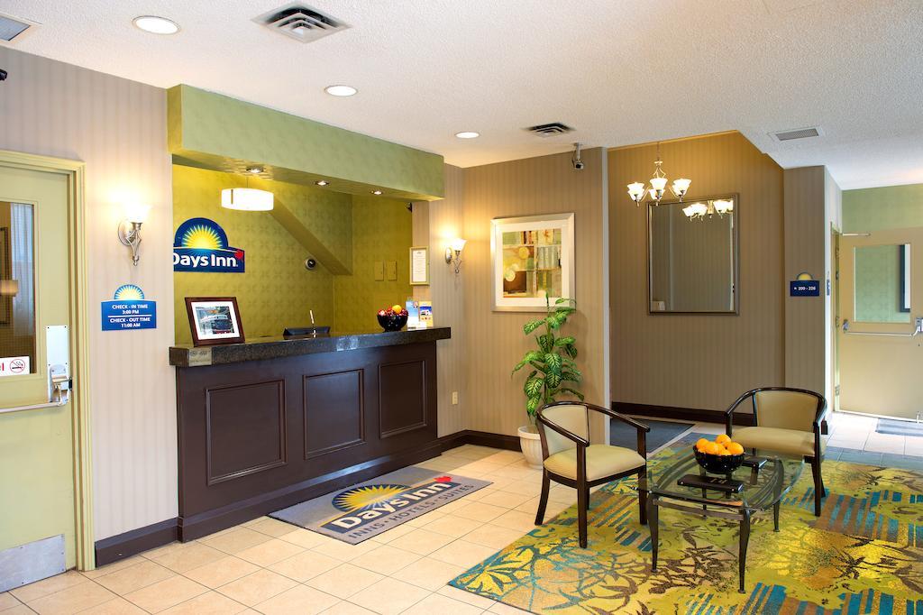 Days Inn By Wyndham Toronto East Beaches Bagian luar foto
