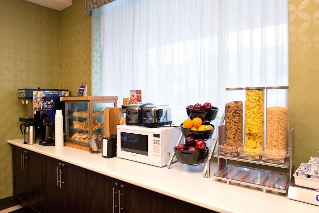 Days Inn By Wyndham Toronto East Beaches Bagian luar foto