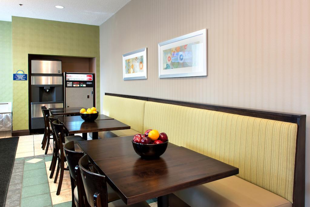Days Inn By Wyndham Toronto East Beaches Bagian luar foto