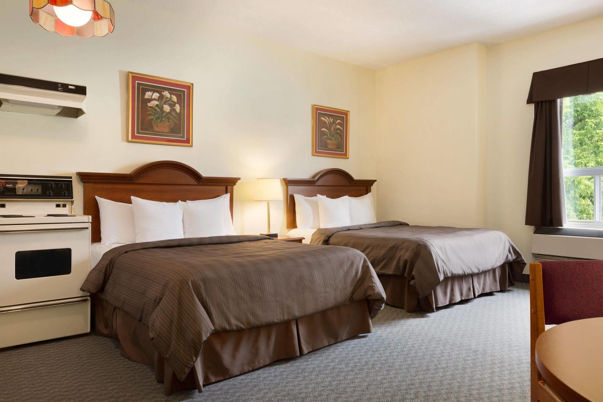 Days Inn By Wyndham Toronto East Beaches Bagian luar foto