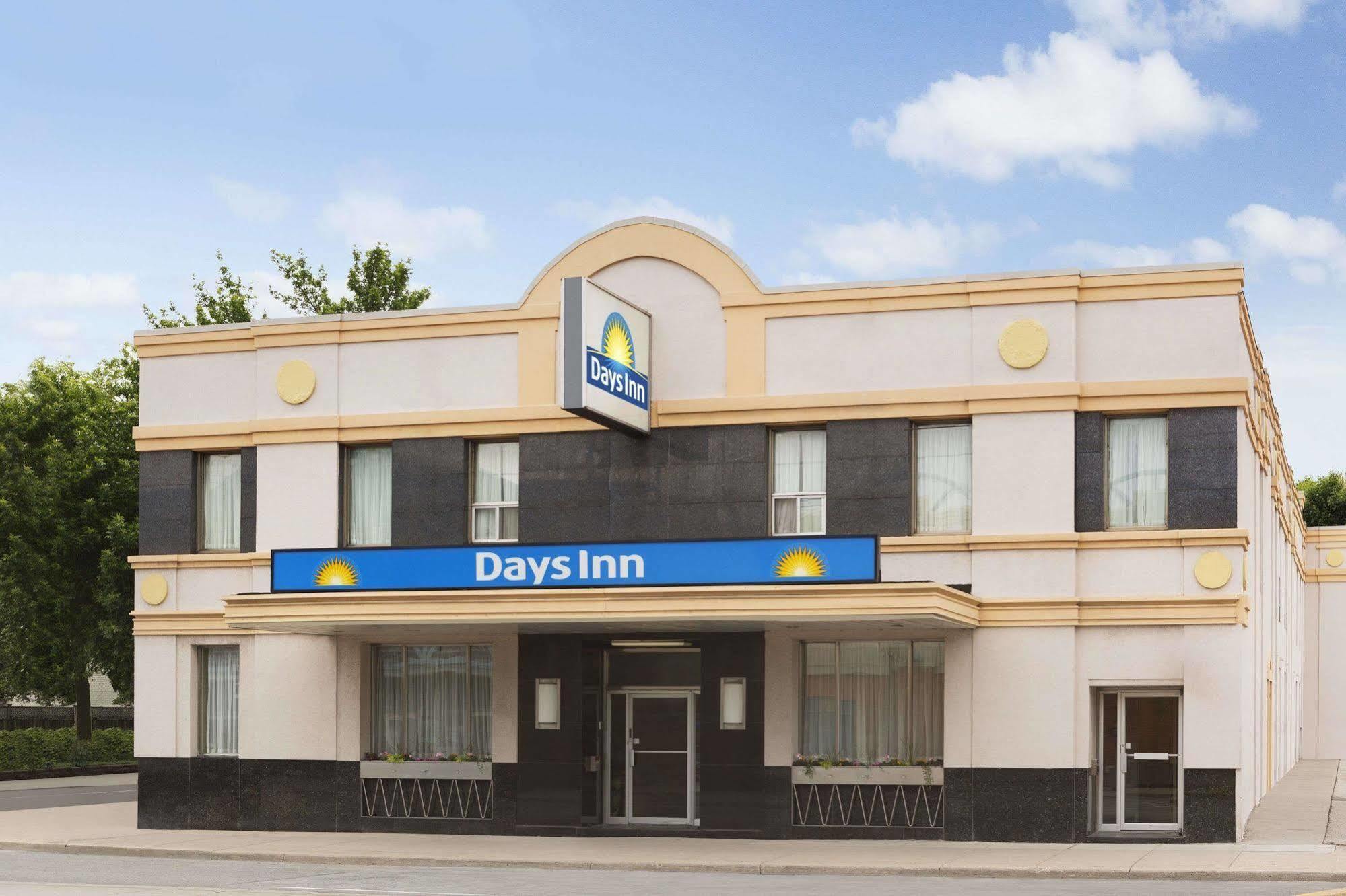 Days Inn By Wyndham Toronto East Beaches Bagian luar foto