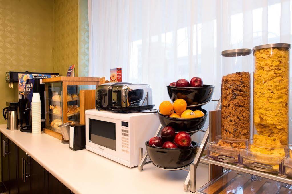 Days Inn By Wyndham Toronto East Beaches Bagian luar foto