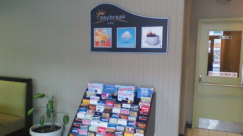 Days Inn By Wyndham Toronto East Beaches Bagian luar foto